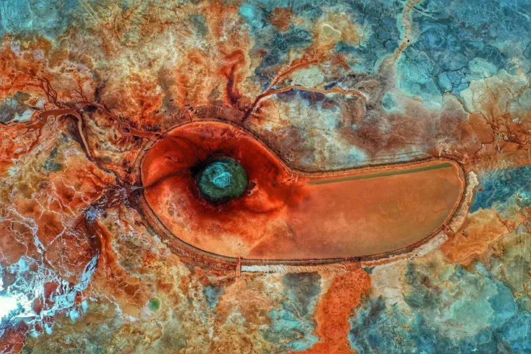 西宁集结野性柴达木7日游：水上雅丹—东台吉乃尔湖—恶魔之眼艾肯泉—翡翠湖—雅丹魔鬼城7日深度自驾自驾游