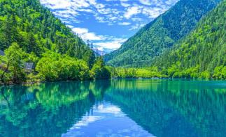 成都出发川西九寨黄龙4日自驾：九寨沟-黄龙-川主寺4日自驾游自驾游