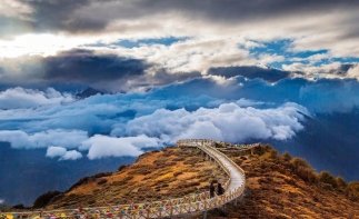 重慶到瑪娜茶金5日自駕游： 涼山秘境 - 平視亞丁三神山-瑪娜茶金-寸東海子5日自駕游自駕游