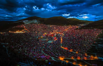 成都出发川西秘境11日落地自驾游：成都-色达-稻城亚丁-香格里拉-丽江-泸沽湖11日川西落地自驾-游推荐