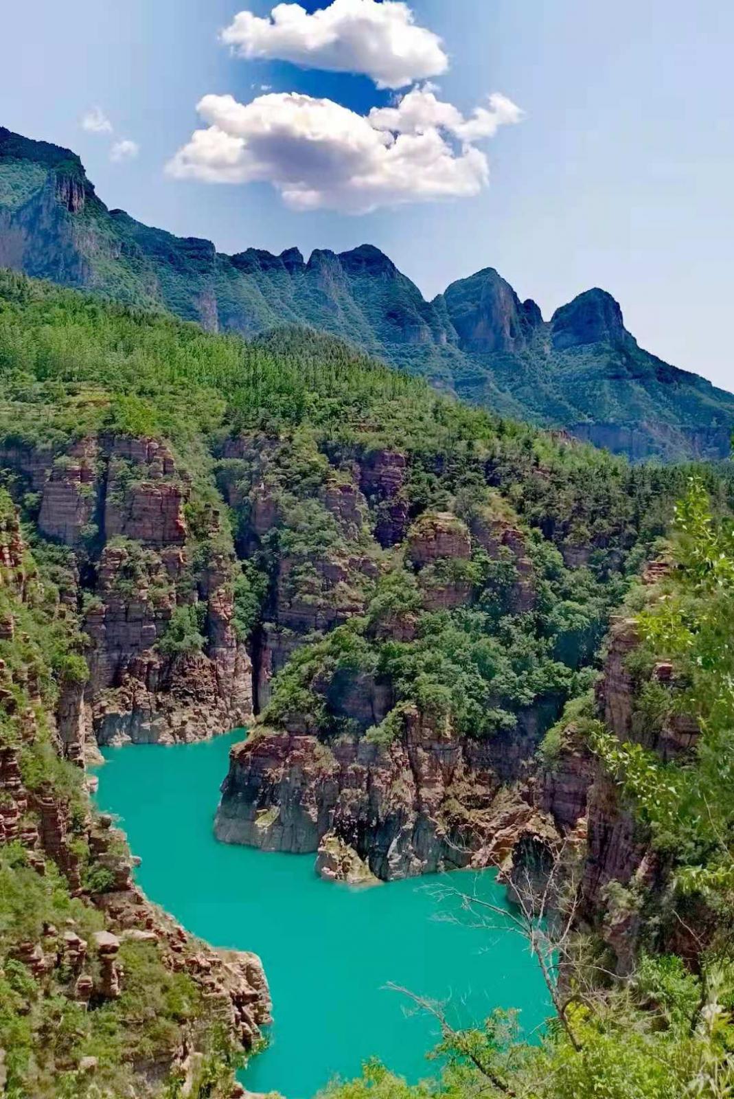 【夏凉太行·山水挂壁】之一：崖上飞车六挂壁，360度环游18盘叠彩洞，云台山给您清凉一夏，“太行天池自驾游