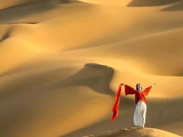 南疆九日落地自駕：博斯騰湖蓮海世界-塔克拉瑪干沙漠-喀什老城-白沙湖-帕米爾高原-卡拉庫(kù)里湖9日落地