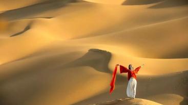 南疆九日落地自驾：博斯腾湖莲海世界-塔克拉玛干沙漠-喀什老城-白沙湖-帕米尔高原-卡拉库里湖9日落地-推荐