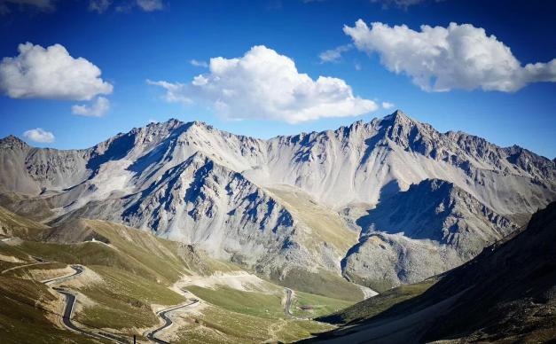 乌鲁木齐集合新疆8日落地自驾：安集海大峡谷-唐布拉草原-巴音布鲁克-天山神秘大峡谷-罗布人村寨-火焰山
