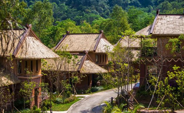 昆明集合8日云南落地自驾游：普洱+景迈山+西盟佤山+龙摩爷圣地+告庄夜市8日轻奢自驾游