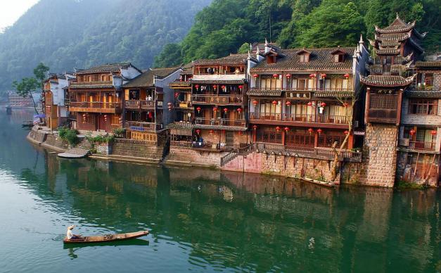 山东出发湖南湘西6日自驾游：凤凰古城、张家界、芙蓉镇、墨戎苗寨、天门山6日自驾游