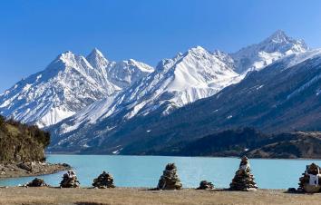 成都出發(fā)冬游川藏10日西藏自駕游：新都橋-怒江七十二拐-然烏湖-來古冰川-來古村-布達拉宮-羊卓雍錯-游推薦