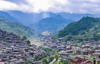 成都出发贵州6日自驾游：遵义会议遗址-西江苗寨-荔波大小七孔-镇远古镇-长桌宴6日自驾游-游推荐