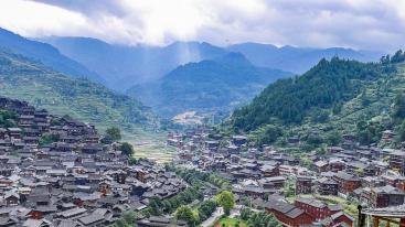 成都出发贵州6日自驾游：遵义会议遗址-西江苗寨-荔波大小七孔-镇远古镇-长桌宴6日自驾游-推荐