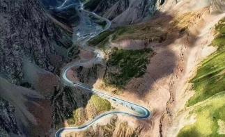 纵贯天山独库全景丨s101-安集海大峡谷-独库公路全景-巴音布鲁克草原-罗布人村寨-博斯腾湖南线6日自驾游