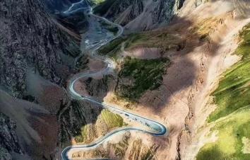 纵贯天山独库全景丨s101-安集海大峡谷-独库公路全景-巴音布鲁克草原-罗布人村寨-博斯腾湖南线6日-游推荐