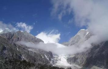 重庆出发川西甘孜5日自驾游：冷噶措徒步-子梅垭口观云海-泉华滩-墨石公园5日甘孜自驾游-游推荐