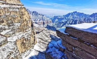 辉县集合冬游太行5日挂壁公路自驾游：看冰挂，穿挂壁，赏冰瀑，观《水秀》，寻找世界最大冰雪圣诞树自驾游