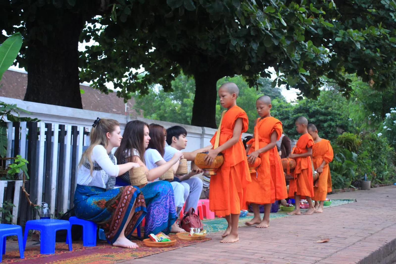 云南磨憨口岸集合老挝8日自驾游：老想去老挝万荣-万象-琅勃拉邦8日经典老挝自驾游自驾游