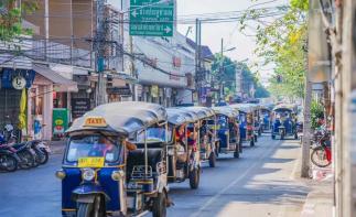 磨憨口岸集合東南亞老撾泰國17日自駕游：老撾瑯勃拉邦-萬榮-萬象-泰國芭提雅-曼谷-素可泰-清邁自駕游