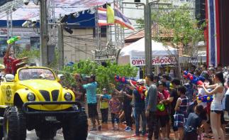 泼水节老挝泰国14日自驾游：4月泼水节老挝琅勃拉邦-万荣万象-泰国素可泰-清迈清莱金三角14日游自驾游