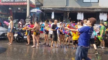 泼水节泰国清迈清莱8日自驾游：磨憨集合-老挝-泰国清迈清莱泼水节狂欢8日自驾游-推荐