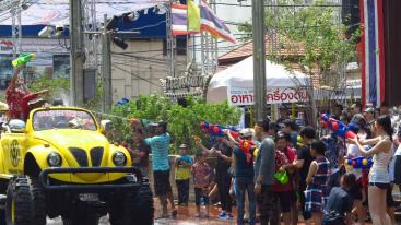 泼水节泰国老挝14日自驾游：泰国清迈清莱-素可泰-老挝万象-万荣-琅勃拉邦14日泼水节自驾游-推荐