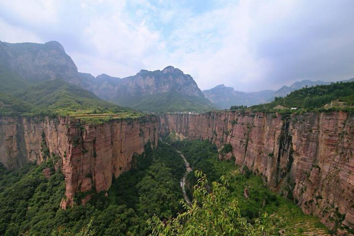 王莽岭风景区,位于山西省晋城市陵川县古郊乡境内,因西汉王莽赶刘秀到