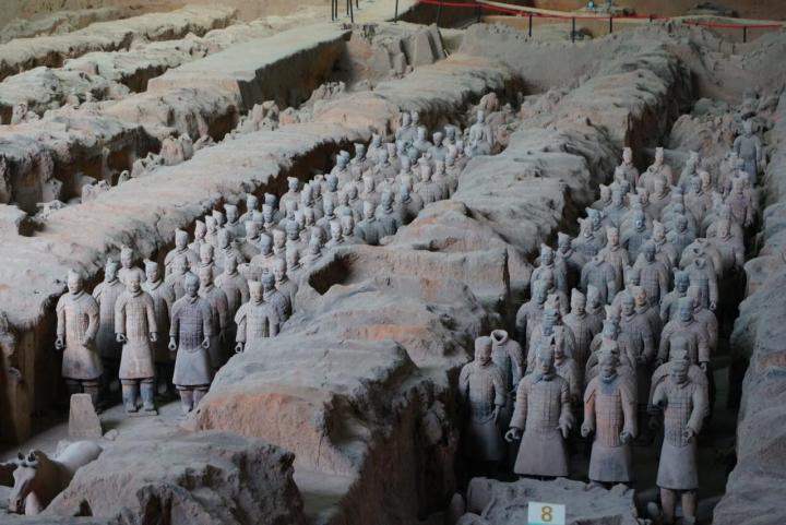 在兵马俑坑原址上建立的遗址类博物馆,也是中国最大的古代军事博物馆