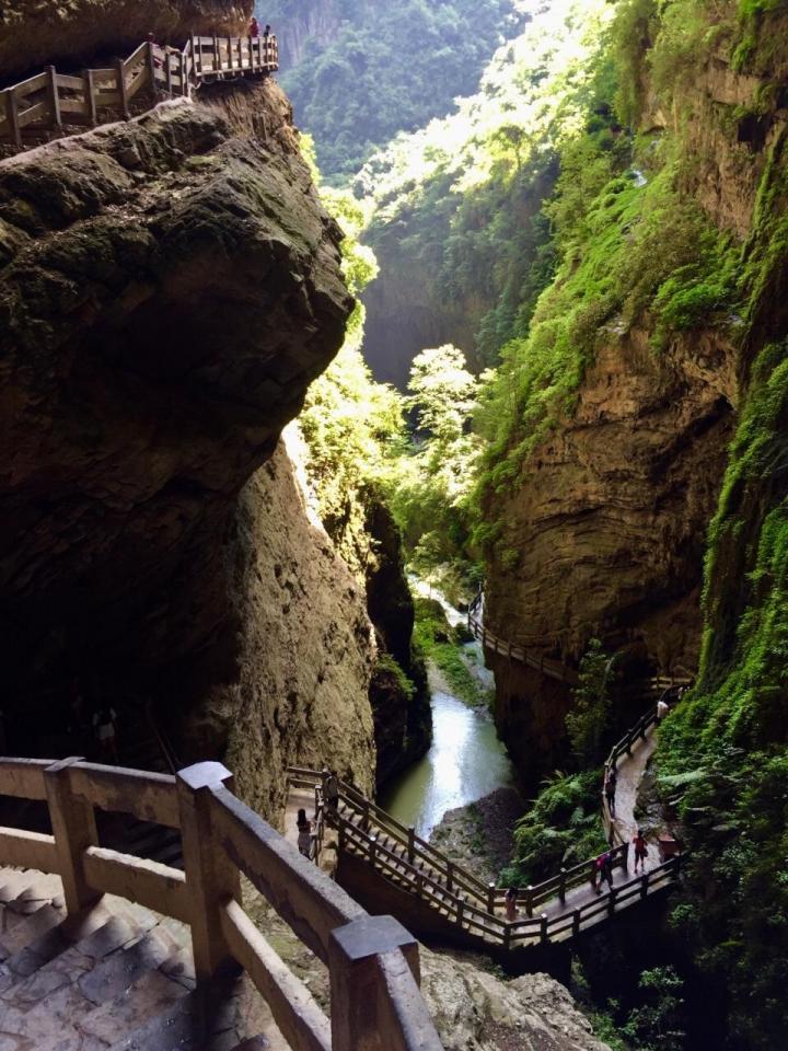 龙水峡地缝门票115元,从武隆天坑出来有景区游览车地