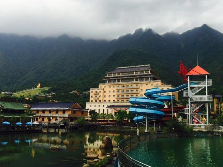 莲花山温泉度假区