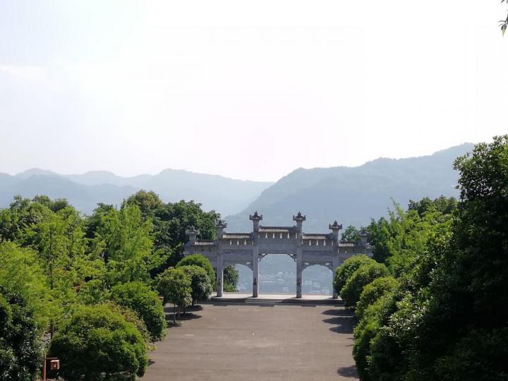 三峡梯城景区位于云阳新县城内,包括登云梯,三峡文物园,磐石城-云阳