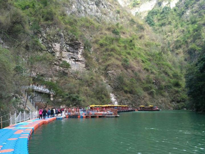 神女溪景区是随三峡工程建设而新开发的旅游景区,距市