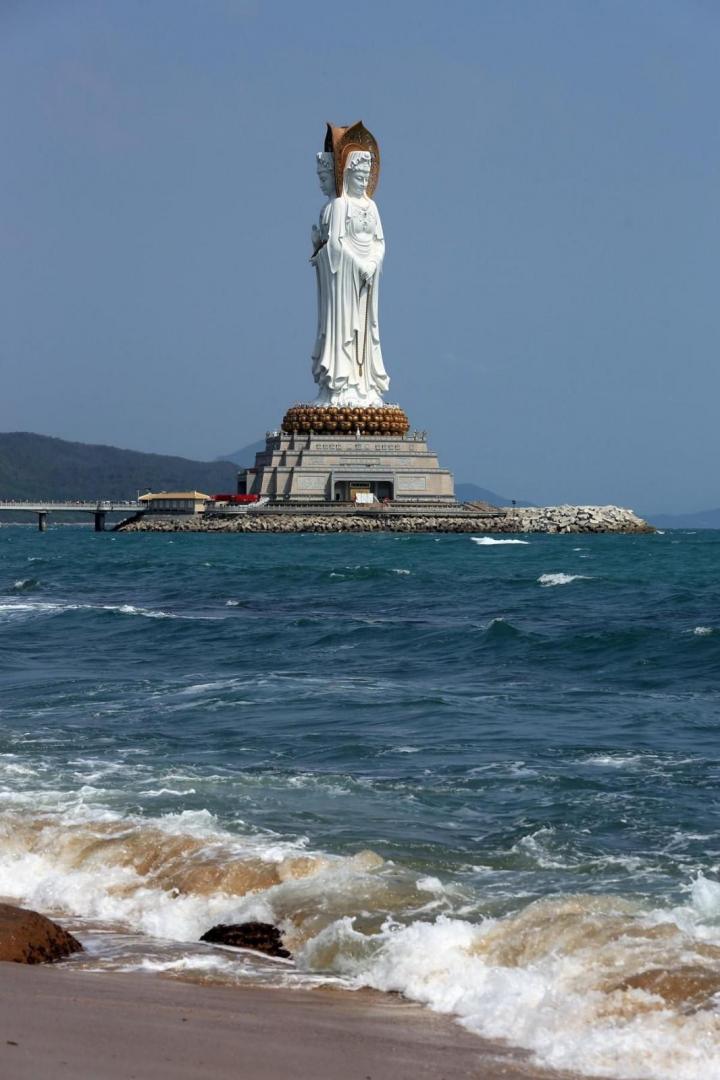 南山海上观音拥有108米世界上最高的三面观音像,景区很大,可-三亚自驾