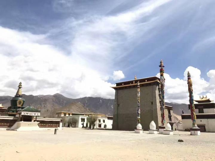 桑耶寺位于西藏自治区山南地区的扎囊县桑耶镇境内,江