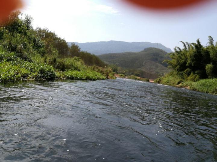 玩过南腊河漂流才知道,原来能拉最好玩的地方在这里,河水很清-勐腊