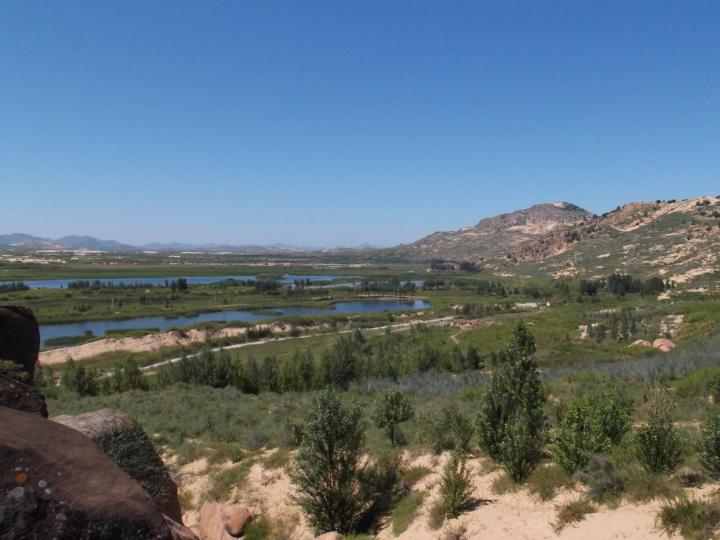 来赤峰的第一个景点就是玉龙沙湖,从市区大巴行一个半