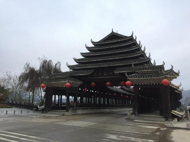 三江风雨桥是三江侗族自治县内的一处标志性景点,在是