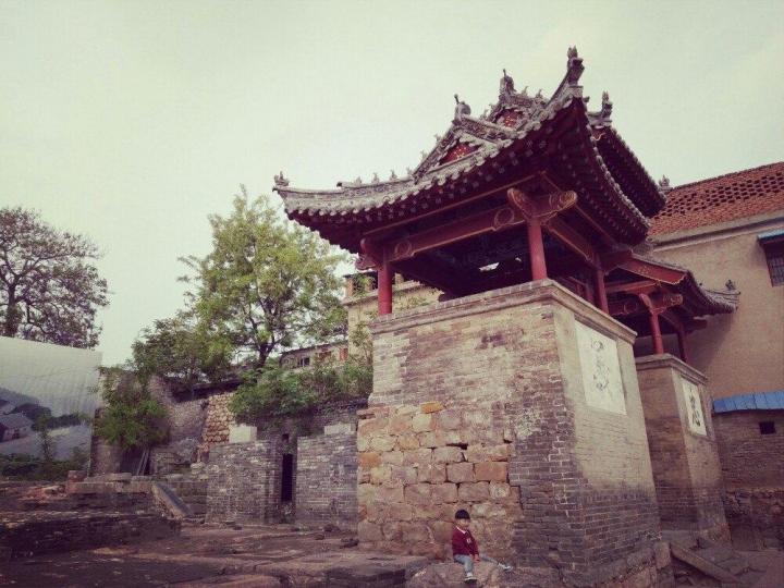 神垕地处伏牛山余脉,山川秀美,境内名胜古迹众多,灵泉寺,花戏-禹州