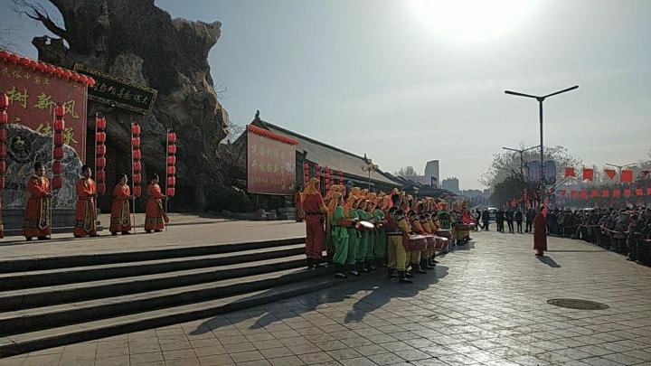 洪洞大槐树寻根祭祖园是明代迁民遗址,被炎黄子孙当作"家,称-临汾