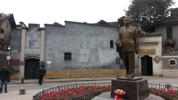 周公馆又称"曾家岩50号",坐落在重庆市渝中区中山四路