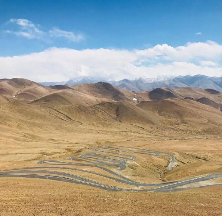 加乌拉山口可以说是拍摄珠峰最著名的观景台之一了.站