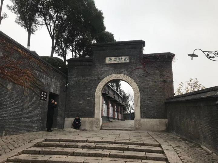 西津渡大部分建筑翻新了,但是还有很多原汁原味的老建筑.