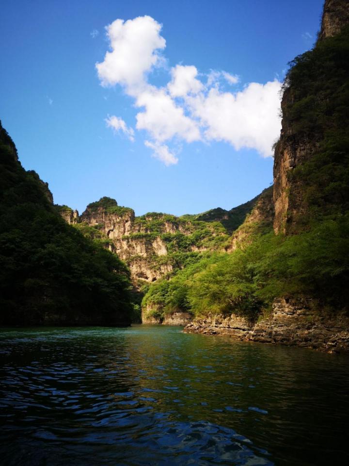 北京龙庆峡景色一级棒,一定要坐船.带父母去的龙庆峡