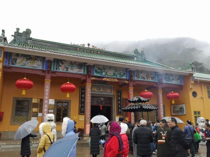 韶关云门寺很值得一去.首先门票超级无敌亲民,才5元.